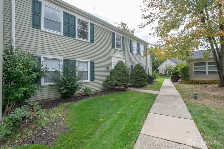 Property Photo:  456 Roxbury Lane O  NJ 08831 