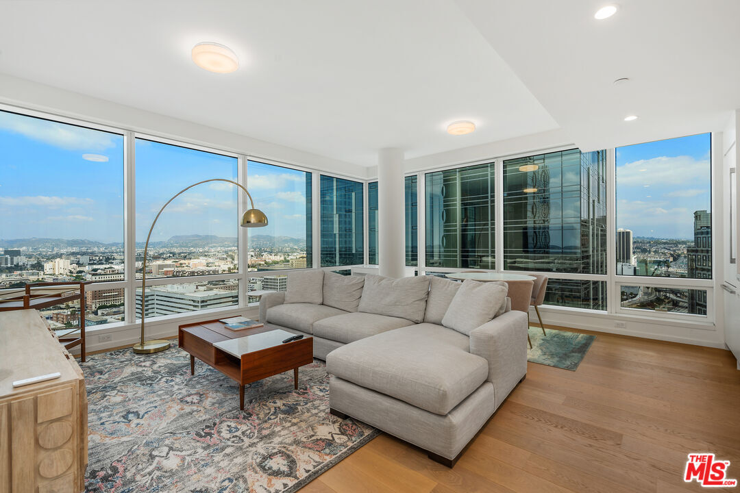 Property Photo: 877 Francisco St CA 90017