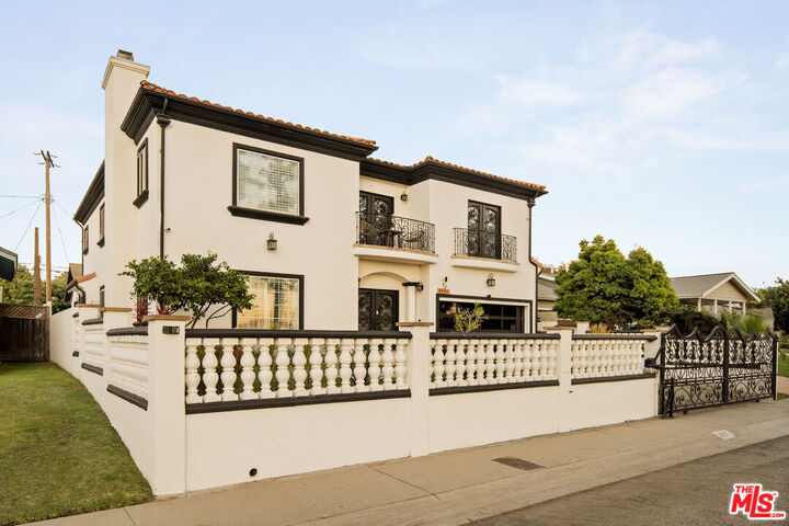 8906 Yorktown Ave  Los Angeles CA 90045 photo