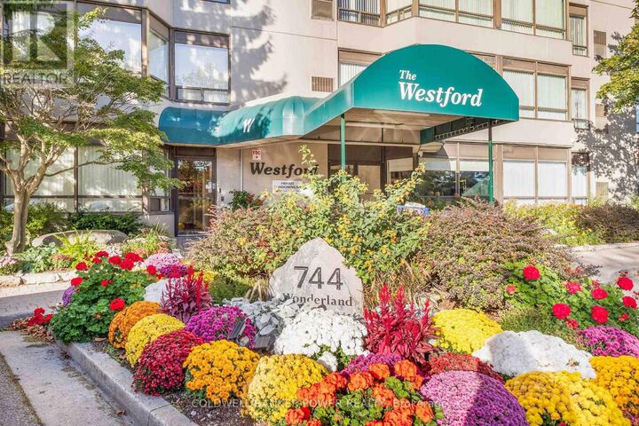 Property Photo: 744 Wonderland Road South 606 ON N6K 4K3