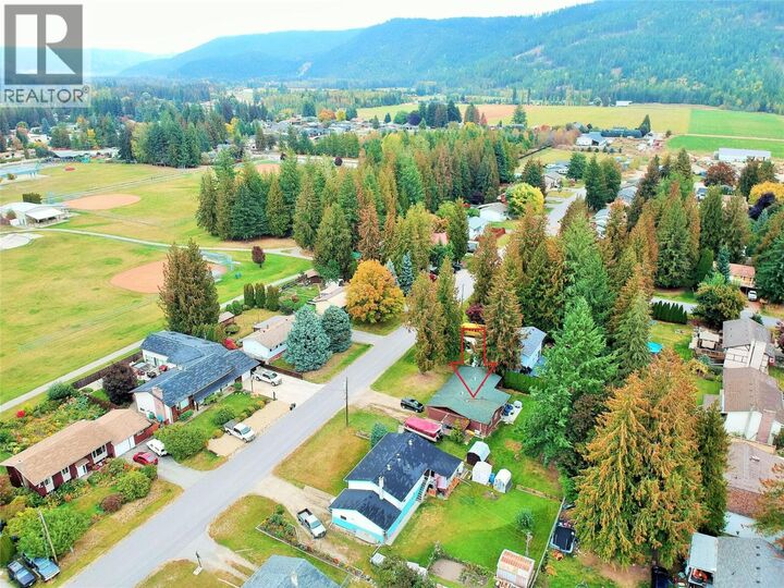 Property Photo:  613 Pine Street  BC V0E 2V0 