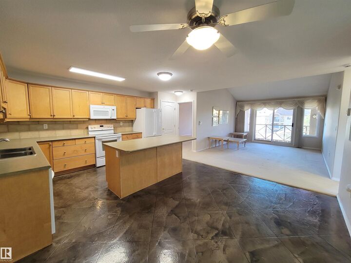 8942 156 Street NW 402  Edmonton AB T5R 5Z5 photo