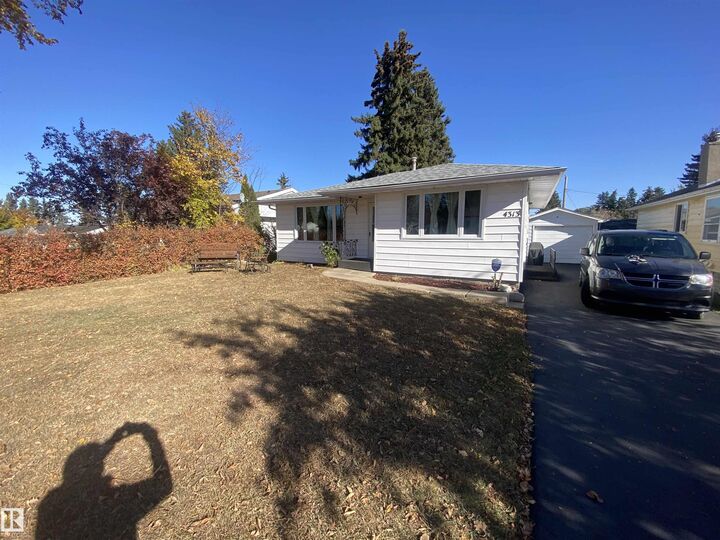 Photo de la propriété:  4313 50 Street  AB T9C 1B7