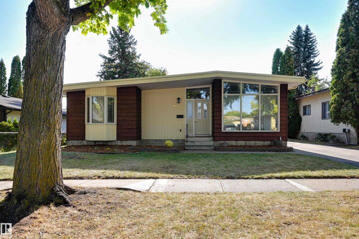 Property Photo: 6211 148 Avenue NW AB T5A 1V2