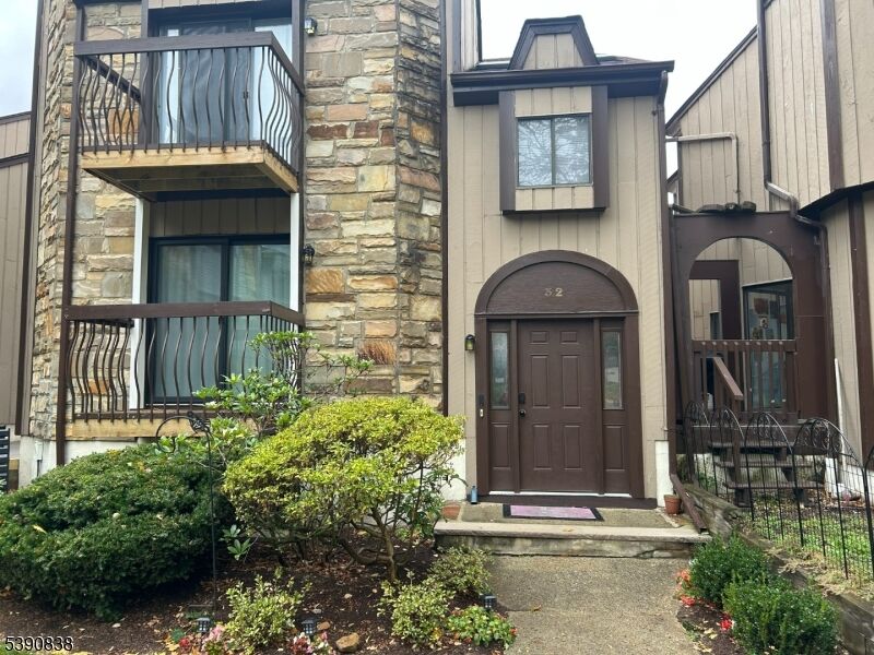 Property Photo:  32 Delbarton Ct  NJ 07840 