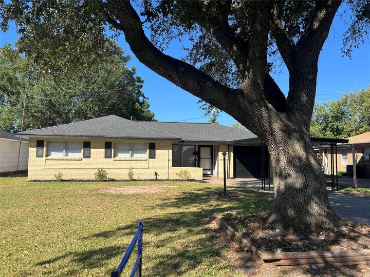 Property Photo:  2705 Ammons Street  TX 77521 