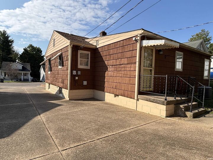 Property Photo: 3207 W Franklin Street IN 47712-5715