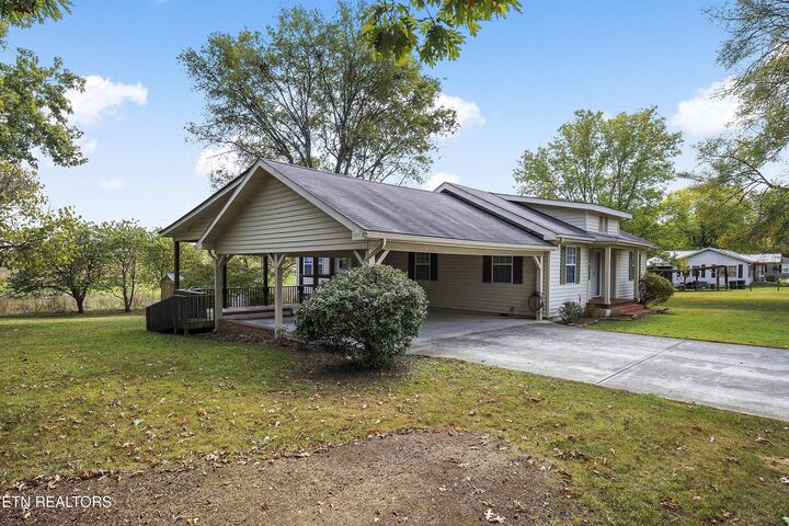 Property Photo: 322 Oakdale St TN 37801