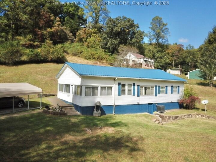 24 Hollywood Drive  Charleston WV 25311 photo