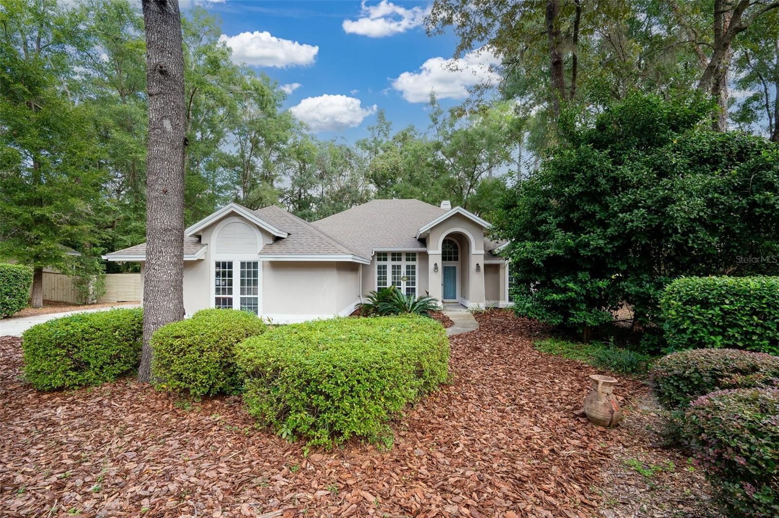 Property Photo:  10009 SW 44th Lane  FL 32608 