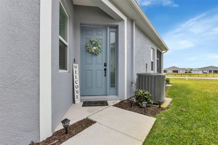 Property Photo: 1791 Nottingham Trail FL 33980