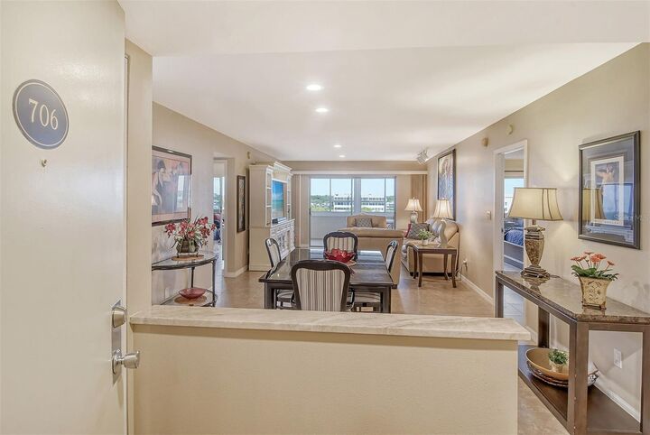 Property Photo: 1125 W Peppertree Drive 706 FL 34242