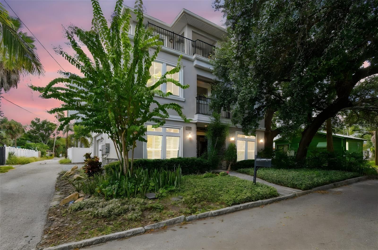 Property Photo: 1408 W Azeele Street FL 33606