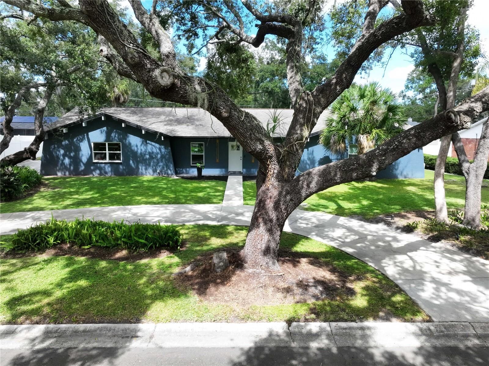 Property Photo:  1404 Big Oak Court  FL 33511 