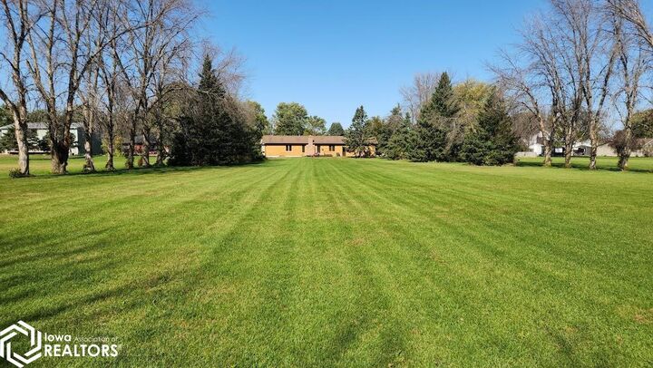 Property Photo: 61 N Yorktown Pike IA 50401