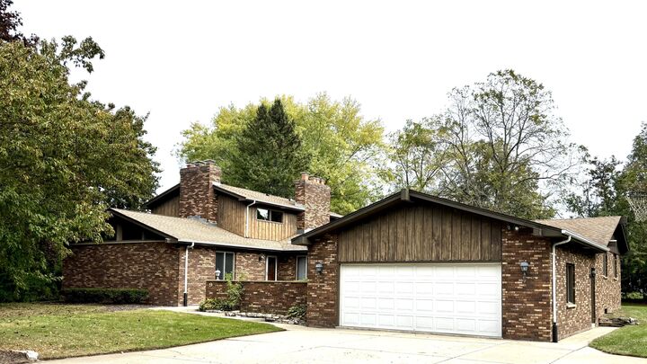 Property Photo: 9 Sandalwood Ct WI 53402