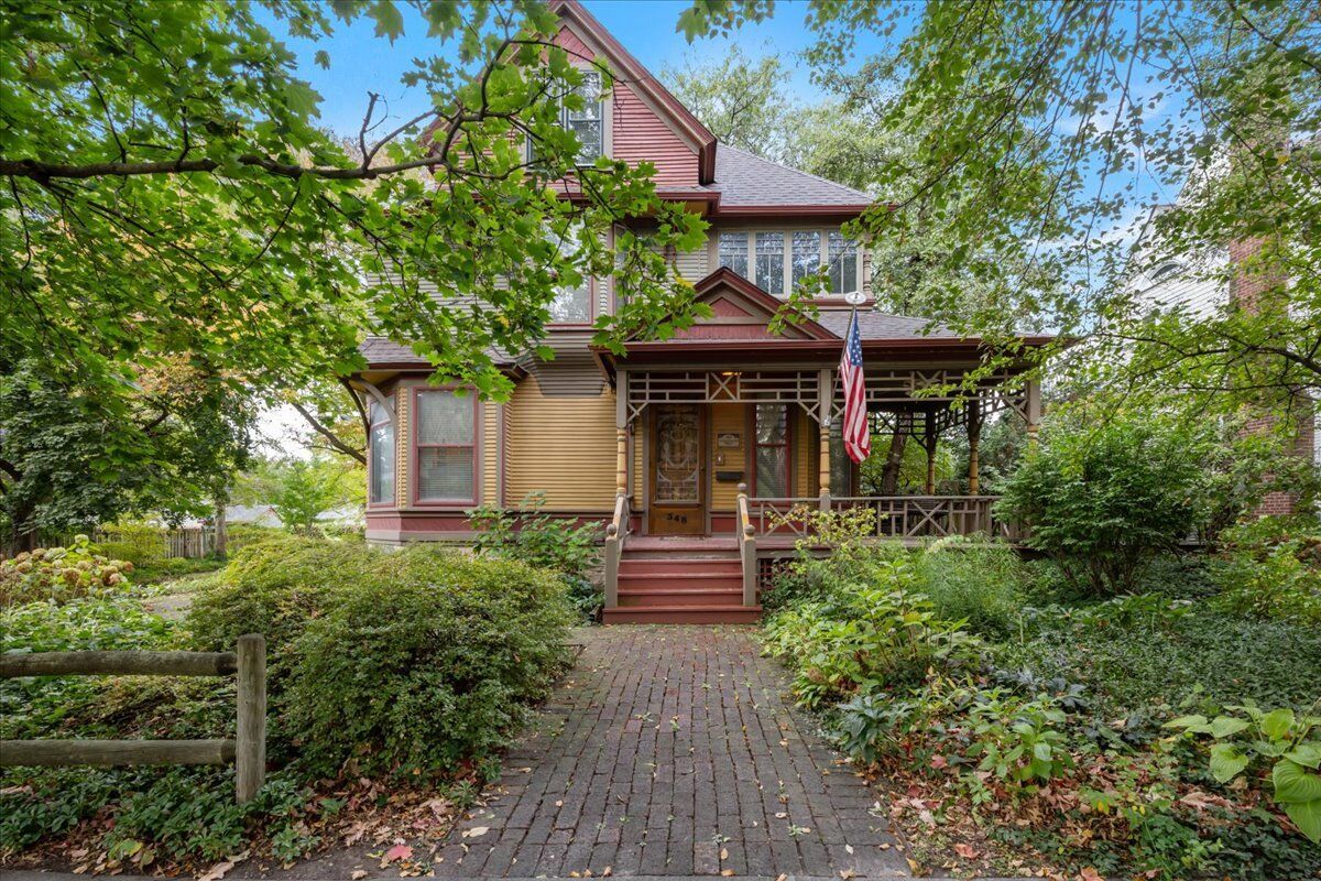 Property Photo:  348 Arbor Avenue  IL 60185 