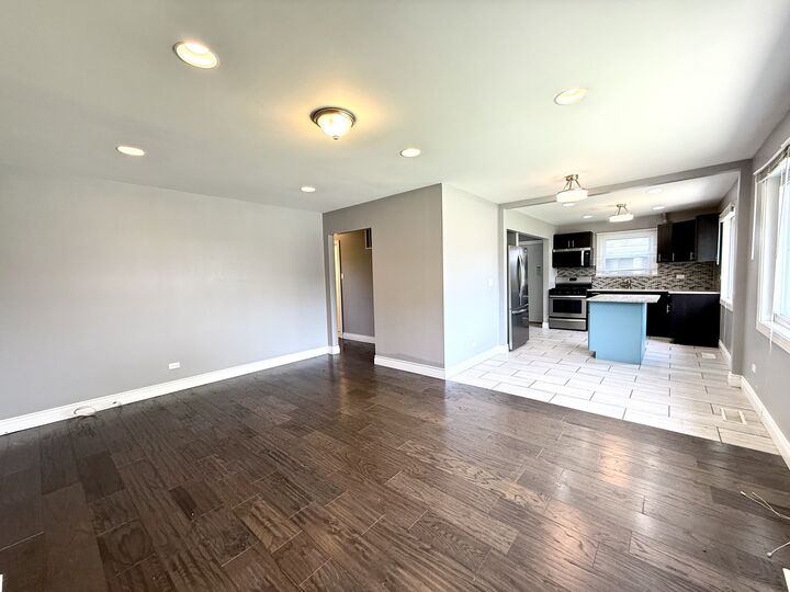 Property Photo: 1262 Greenbay Avenue IL 60409