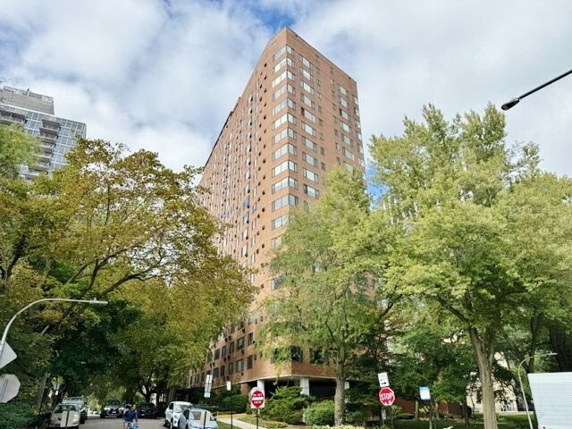 Property Photo:  3100 N Lake Shore Drive 811  IL 60657 