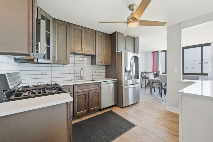 Property Photo: 4850 S Lake Park Avenue 2406 IL 60615