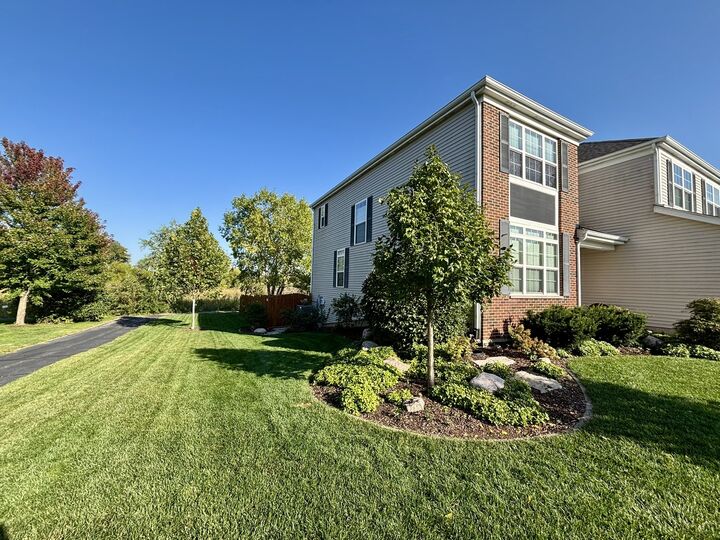 Property Photo: 2681 Braeburn Way IL 60098