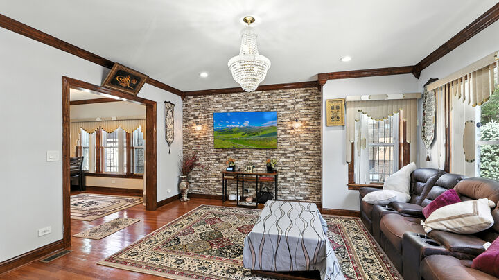 Property Photo:  5242 N Kimball Avenue  IL 60625 