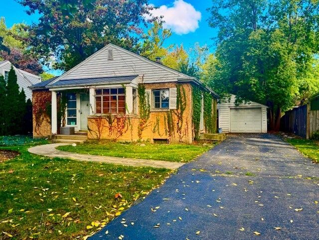 Property Photo: 2416 Oak Avenue IL 60062