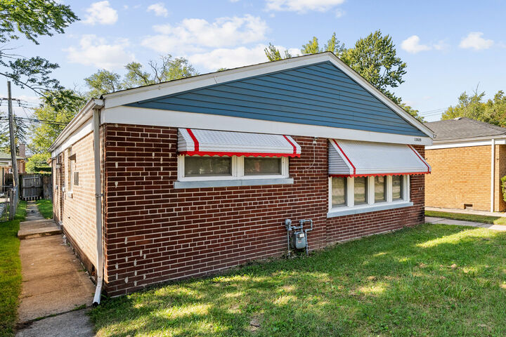 Property Photo: 12820 S Sangamon Street IL 60643