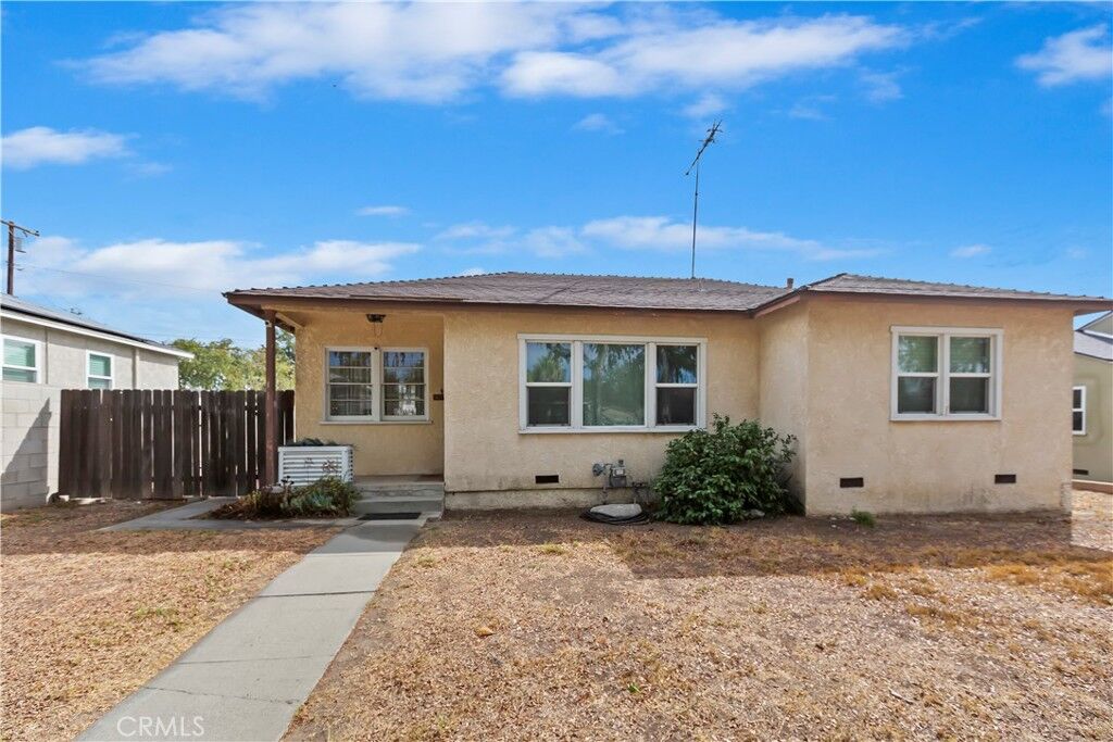Property Photo:  882 N 10th Avenue  CA 91786 