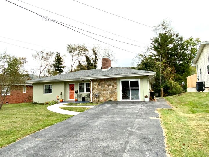 Property Photo: 514 Mountain View Avenue WV 24701