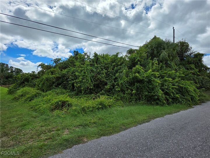 Property Photo: 3305 15th Street SW FL 33976