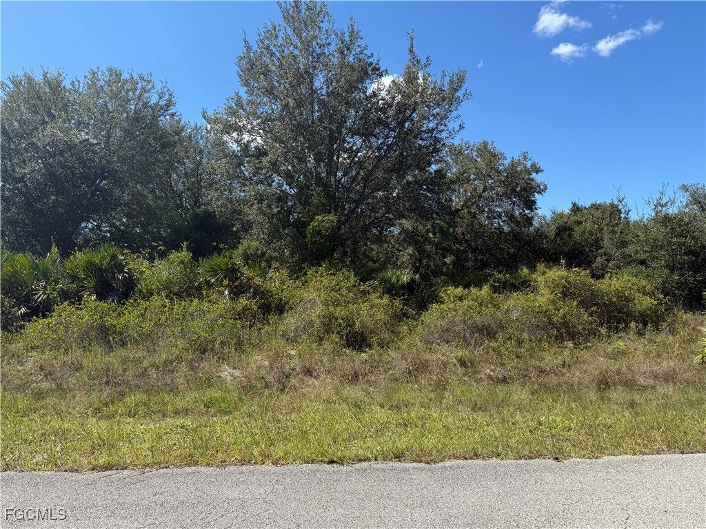 Property Photo: 1509 Clayton Avenue FL 33972