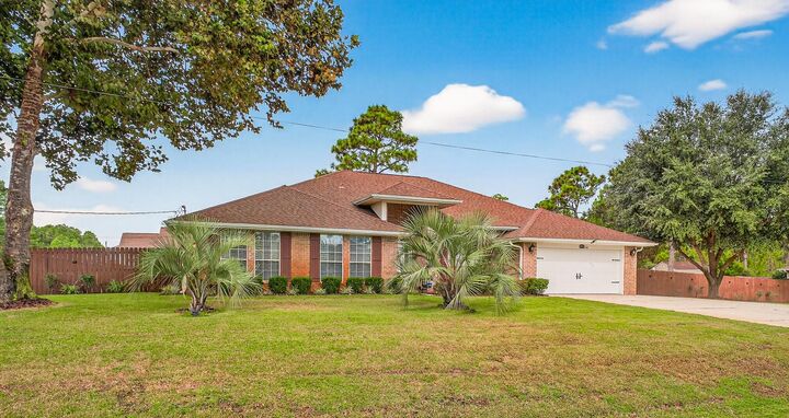 Property Photo: 2379 Edgewood Drive FL 32566