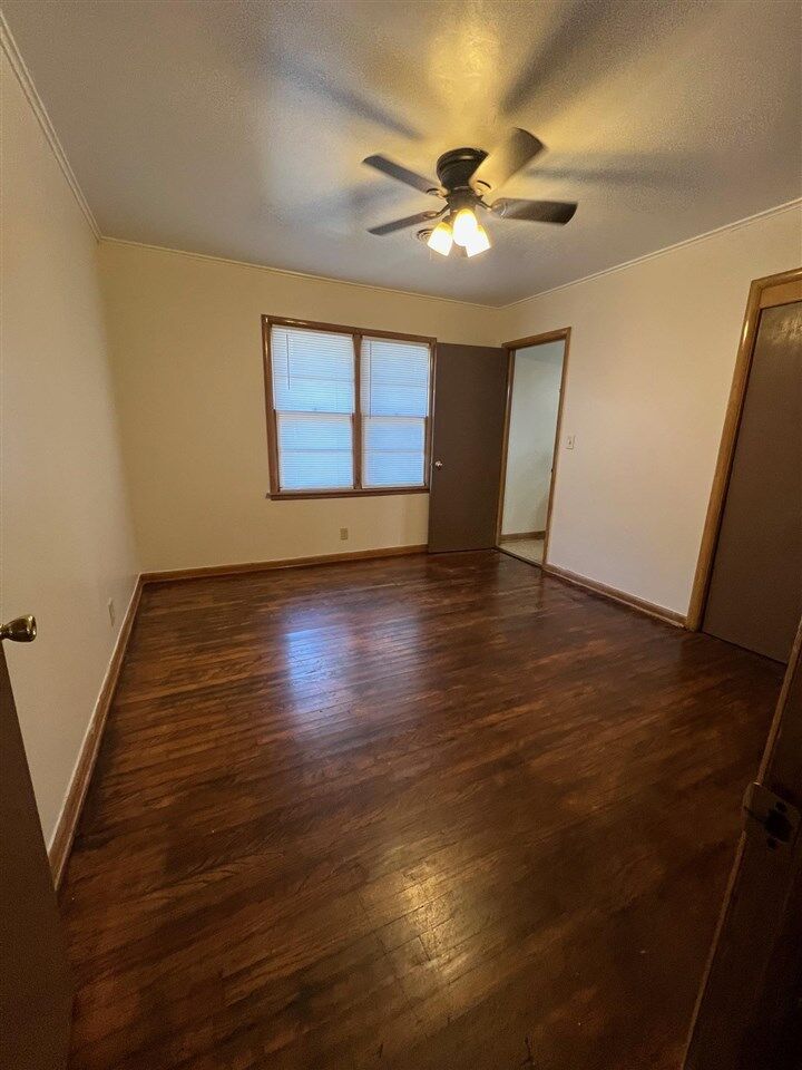 Property Photo:  2000 N 5th Street  OK 74601 