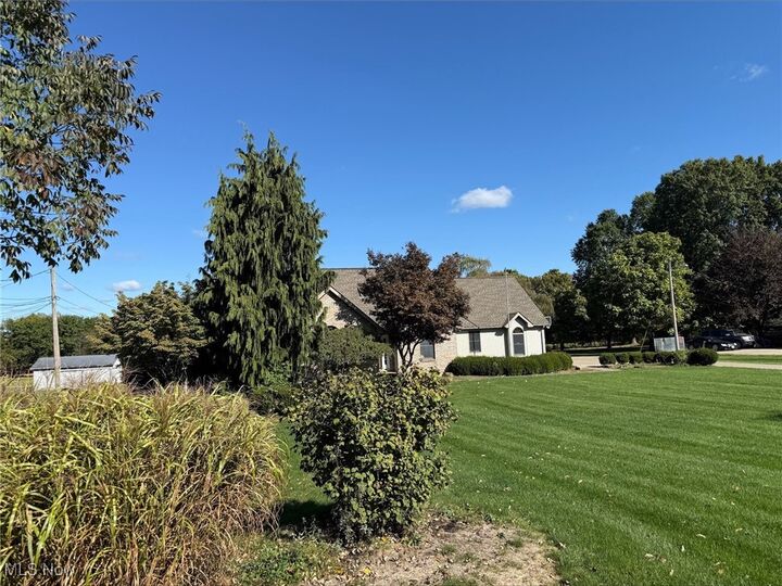 Property Photo: 5581 Struthers Road OH 44471