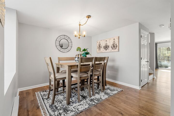 Property Photo:  10 Kingston Court  NH 03054 