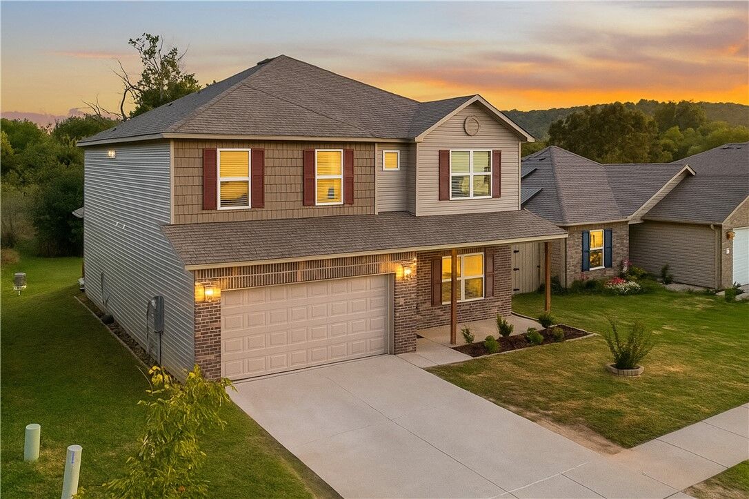 Property Photo: 973 E Sparrow Circle AR 72701