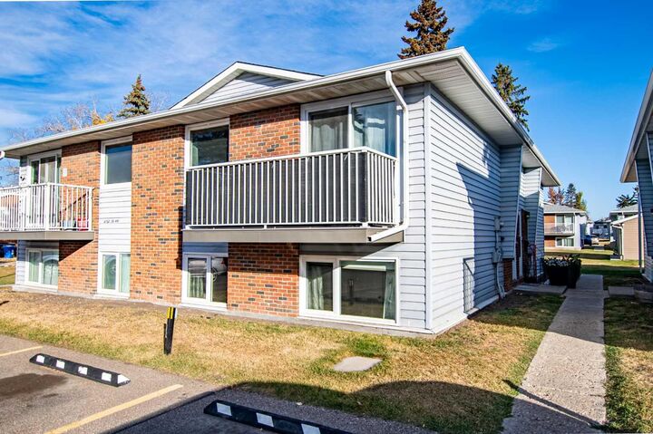 Property Photo: 6320 58 Avenue 2 AB T4N 5Z8