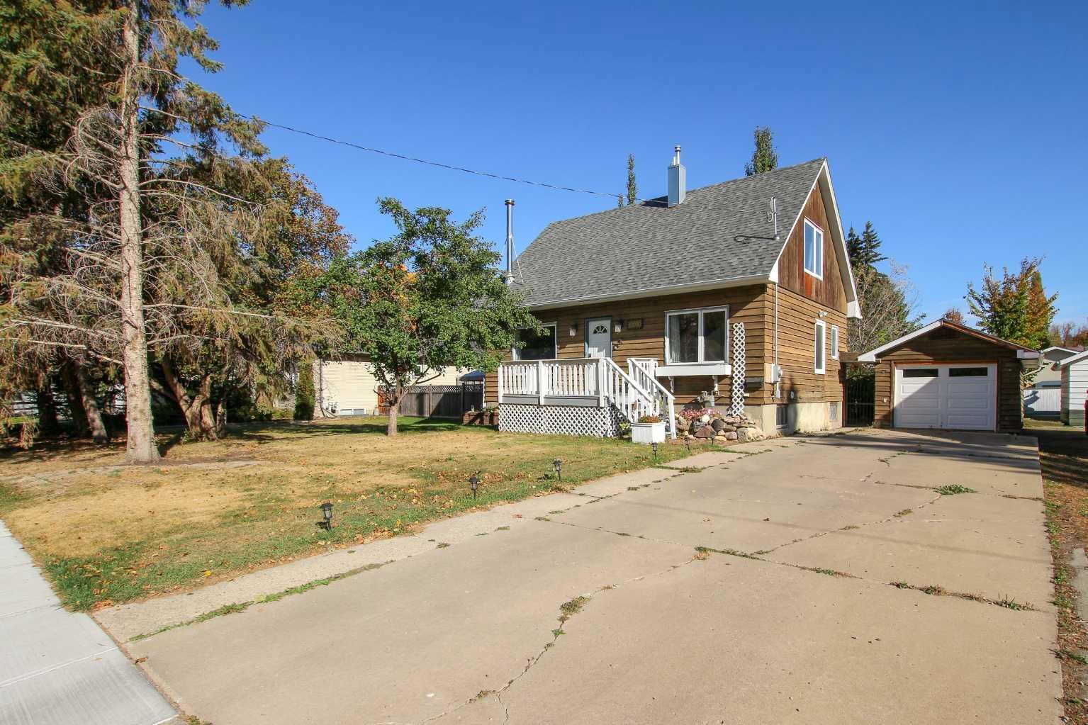 Property Photo: 3515 45 Avenue AB T4N 3K7