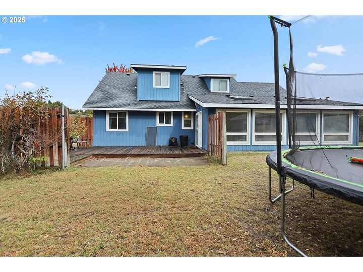 Property Photo: 614 5th Ave WA 98617