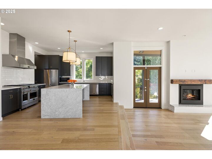 Property Photo:  3718 SW Hillside Dr  OR 97221 