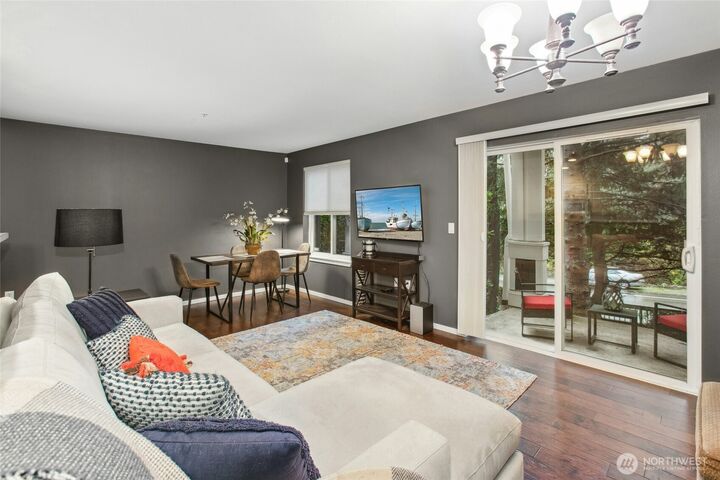 Property Photo: 5589 SE Lakemont Blvd SE 1702 WA 98006