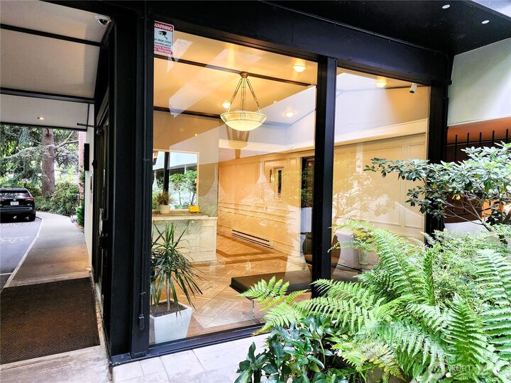 Property Photo: 505 Belmont Avenue NE 605 WA 98102