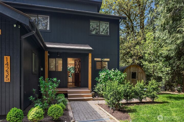 Property Photo:  14235  248th Place SE  WA 98027 