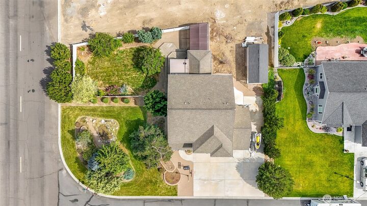 Property Photo: 9460 Albert Way SE WA 98837