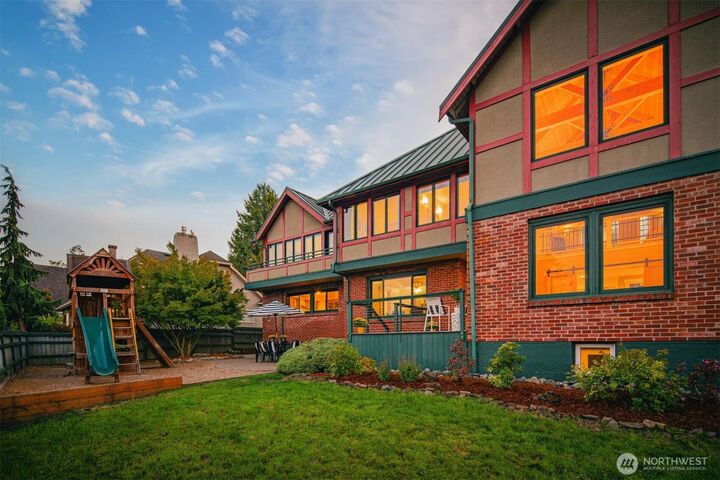 937 N 71st Street  Seattle WA 98103 photo