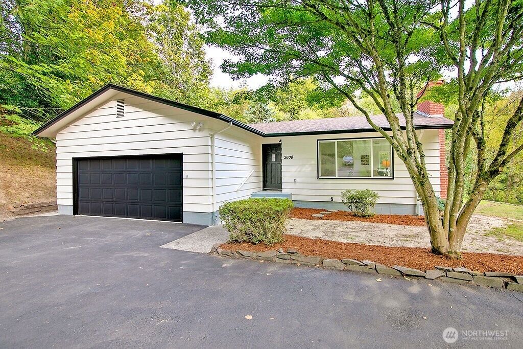 Property Photo: 2608 Maplewood Drive WA 98632