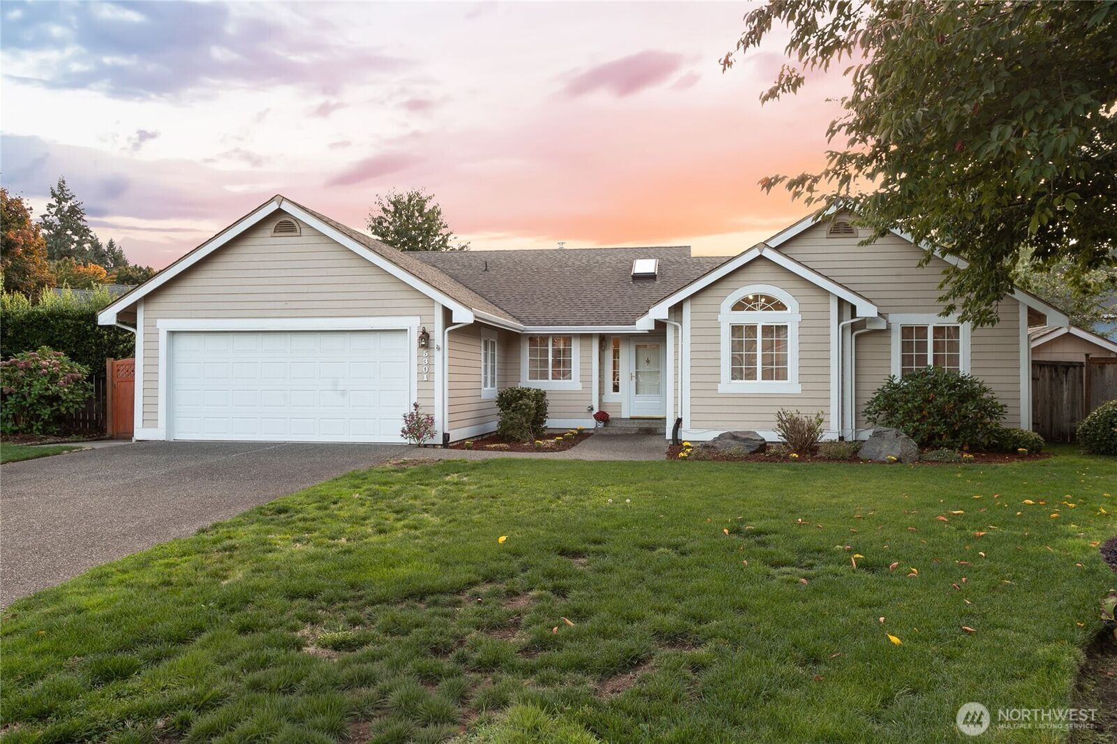 Property Photo:  5301  44th Court SE  WA 98503 