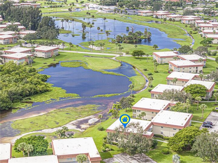 Property Photo: 69 Royal Oak Court 207 FL 32962