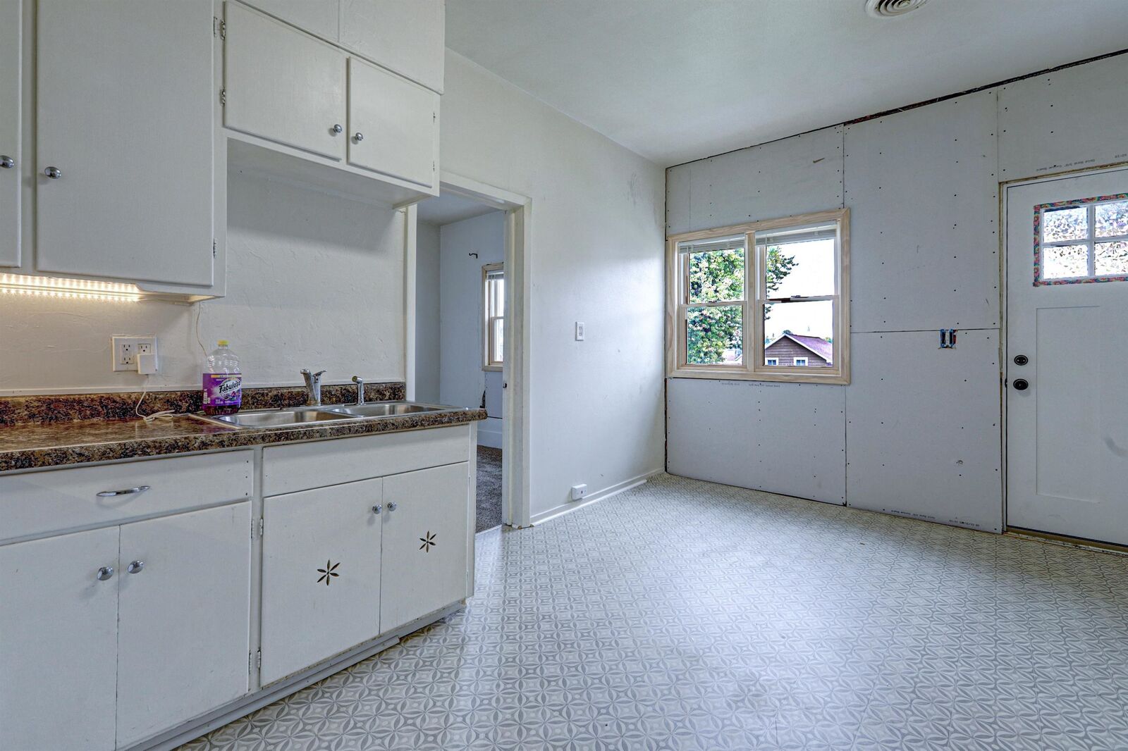 Property Photo: 113 W 4th Street WI 54130